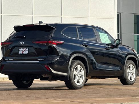 Certified 2024 Toyota Highlander LE image 4