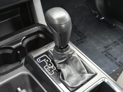 Used 2016 Toyota Tacoma SR RWD image 13