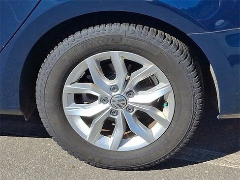 Used 2018 Volkswagen Passat 2.0T R-Line image 8