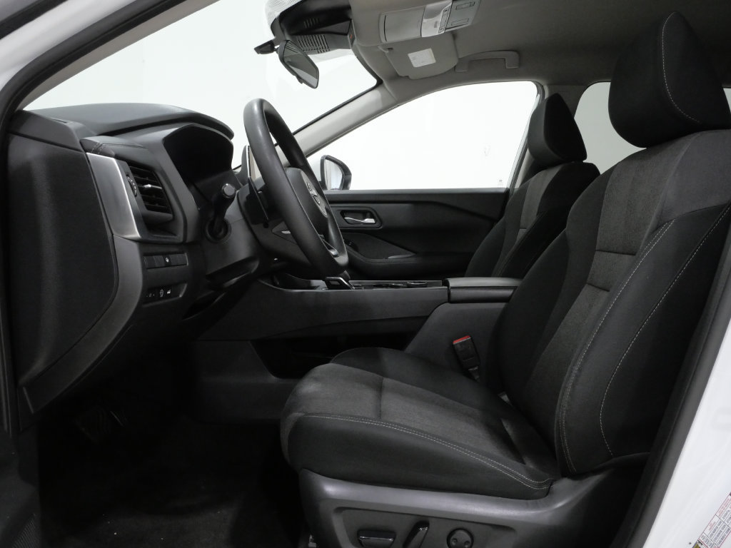 Used 2024 Nissan Rogue SV AWD/4WD image 12