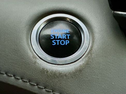 Used 2021 Toyota Highlander LE FWD image 26
