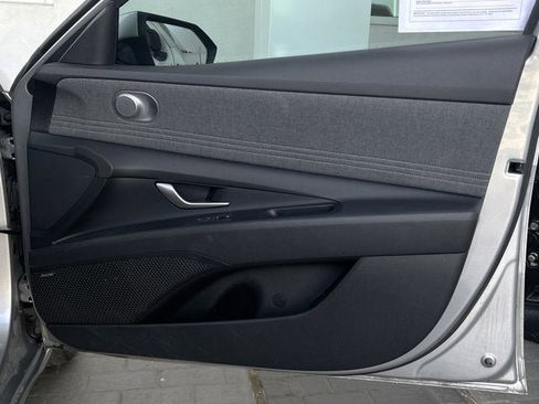 Used 2023 Hyundai Elantra Limited image 24