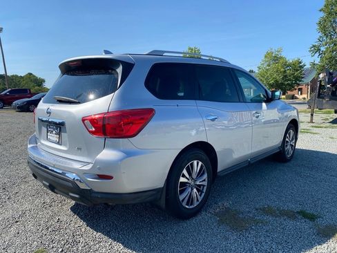 Used 2020 Nissan Pathfinder SV FWD image 3