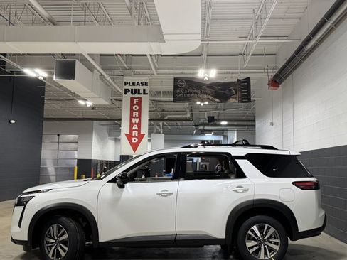 New 2026 Nissan Pathfinder SL image 33
