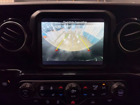 Used 2022 Jeep Wrangler Unlimited Sahara w/ Cold Weather Group AWD/4WD image 9
