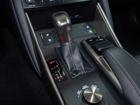 Used 2018 Lexus IS 300 AWD image 39