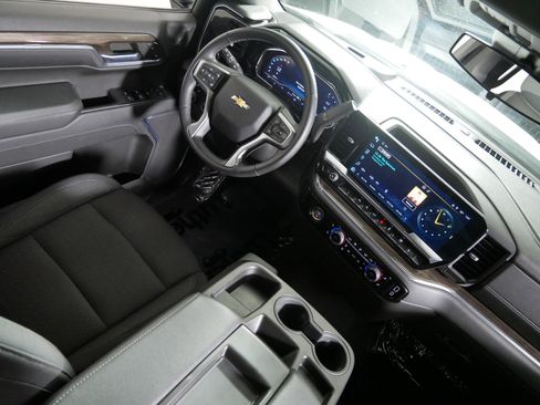 Used 2023 Chevrolet Silverado 1500 LT image 9