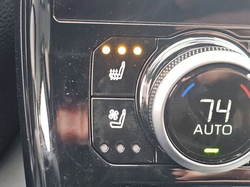 Used 2025 Toyota Highlander Limited AWD/4WD image 17