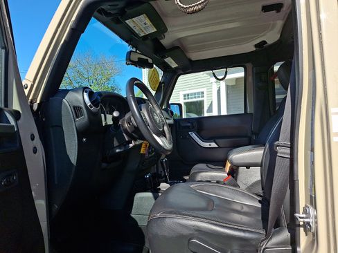 Used 2017 Jeep Wrangler Unlimited Sahara w/ Quick Order Package 24E Chief AWD/4WD image 14