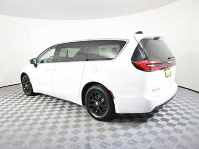 Used 2024 Chrysler Pacifica Touring