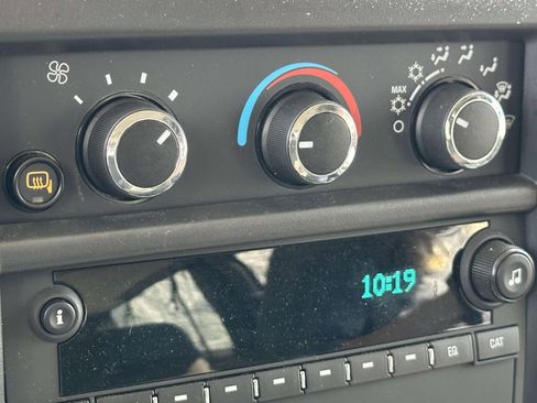 Certified 2025 Chevrolet Express 3500 LT w/ LT Preferred Equipment Group RWD image 9