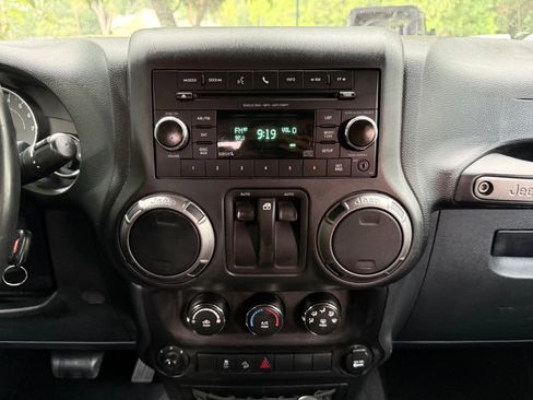 Used 2017 Jeep Wrangler Sport w/ Quick Order Package 24S AWD/4WD image 30