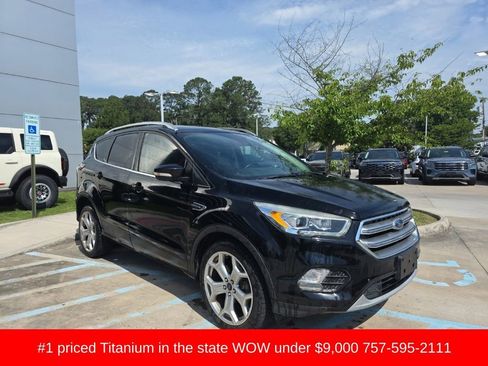 Used 2017 Ford Escape Titanium w/ Equipment Group 301A FWD image 2