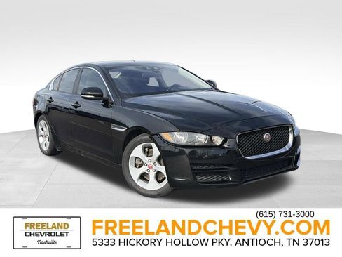 Used 2017 Jaguar XE image 1