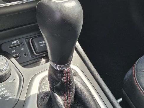 Used 2014 Jeep Cherokee Trailhawk w/ Leather Interior Group AWD/4WD image 37