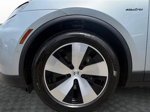 Used 2024 Porsche Macan 4 Electric AWD/4WD image 9