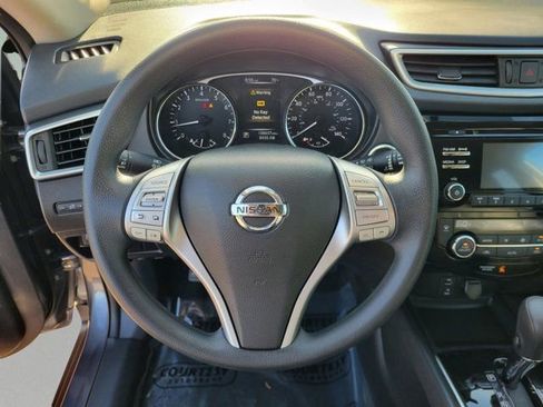 Used 2016 Nissan Rogue SV w/ SV Family Package FWD image 31