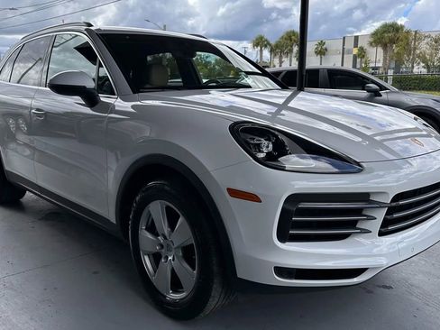 Used 2022 Porsche Cayenne image 6