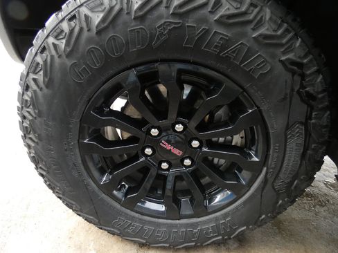 Certified 2023 GMC Sierra 1500 AT4X image 8