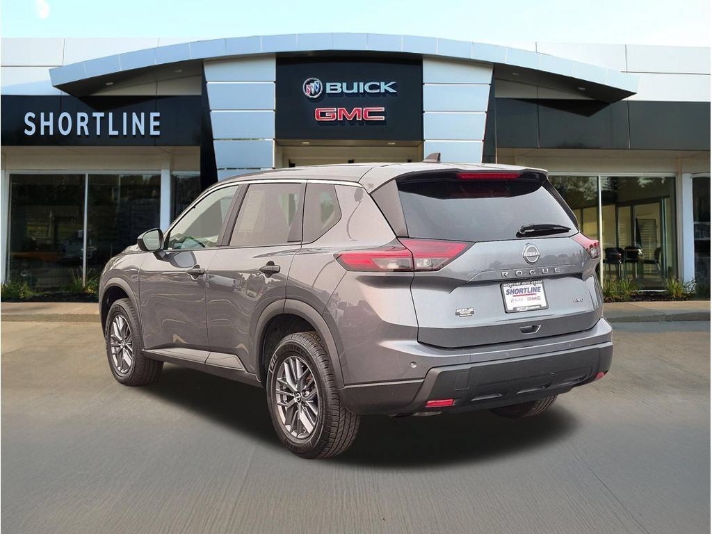 Used 2024 Nissan Rogue S AWD/4WD image 5