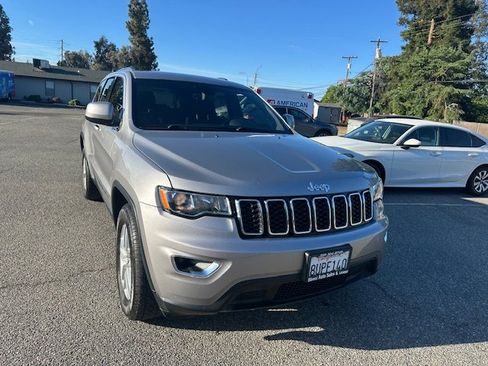 Used 2017 Jeep Grand Cherokee Laredo w/ Quick Order Package 2BE RWD image 17
