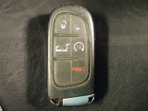 Used 2020 Jeep Cherokee High Altitude AWD/4WD image 32