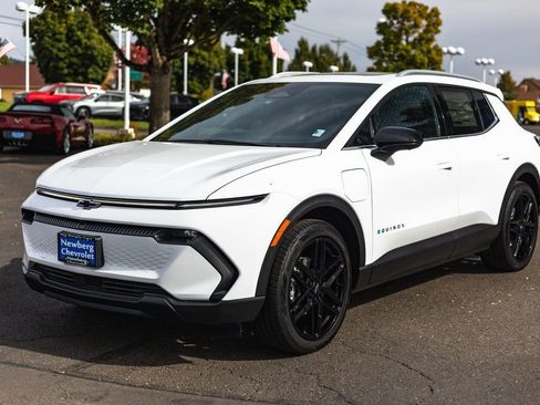 New 2026 Chevrolet Equinox EV LT w/ LPO, Blackout Package image 4