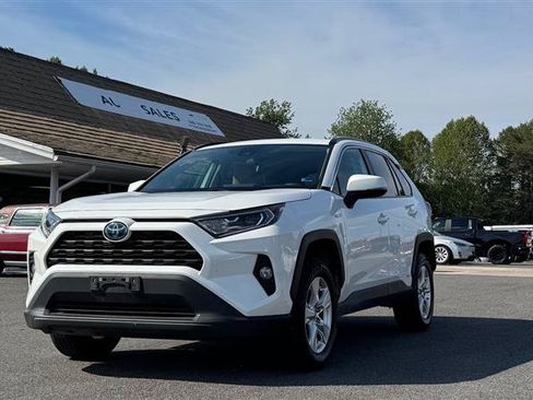 Used 2021 Toyota RAV4 XLE AWD/4WD image 2