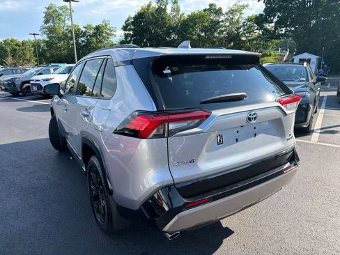 Used 2022 Toyota RAV4 SE w/ SE Grade Weather Package AWD/4WD image 8