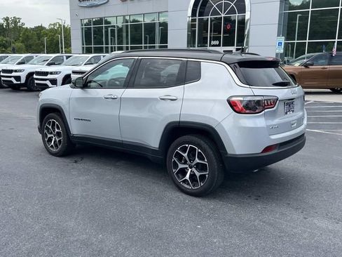 Used 2025 Jeep Compass Limited AWD/4WD image 4