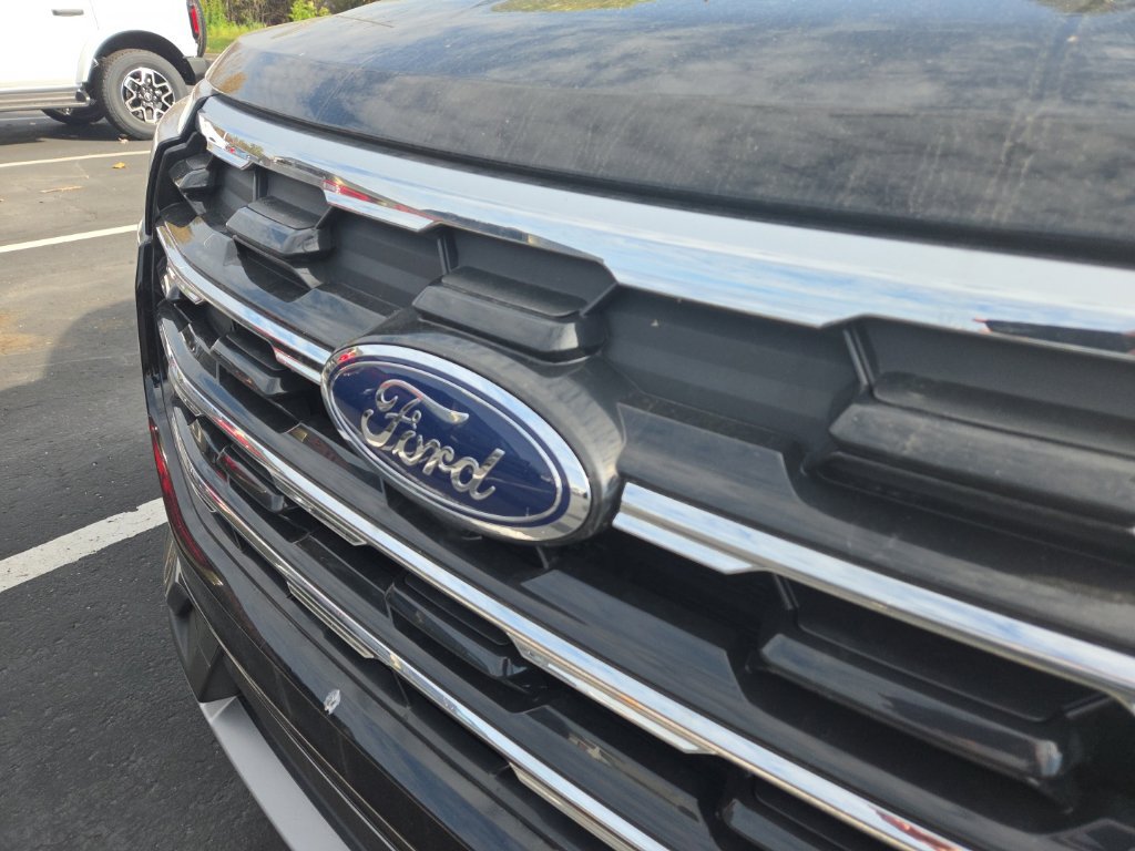 Used 2026 Ford Explorer Active w/ Active Comfort Package AWD/4WD image 2