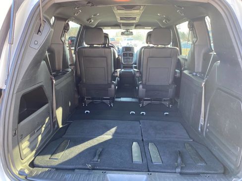 Used 2019 Dodge Grand Caravan SXT image 36