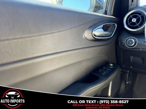 Used 2019 Alfa Romeo Giulia AWD image 34