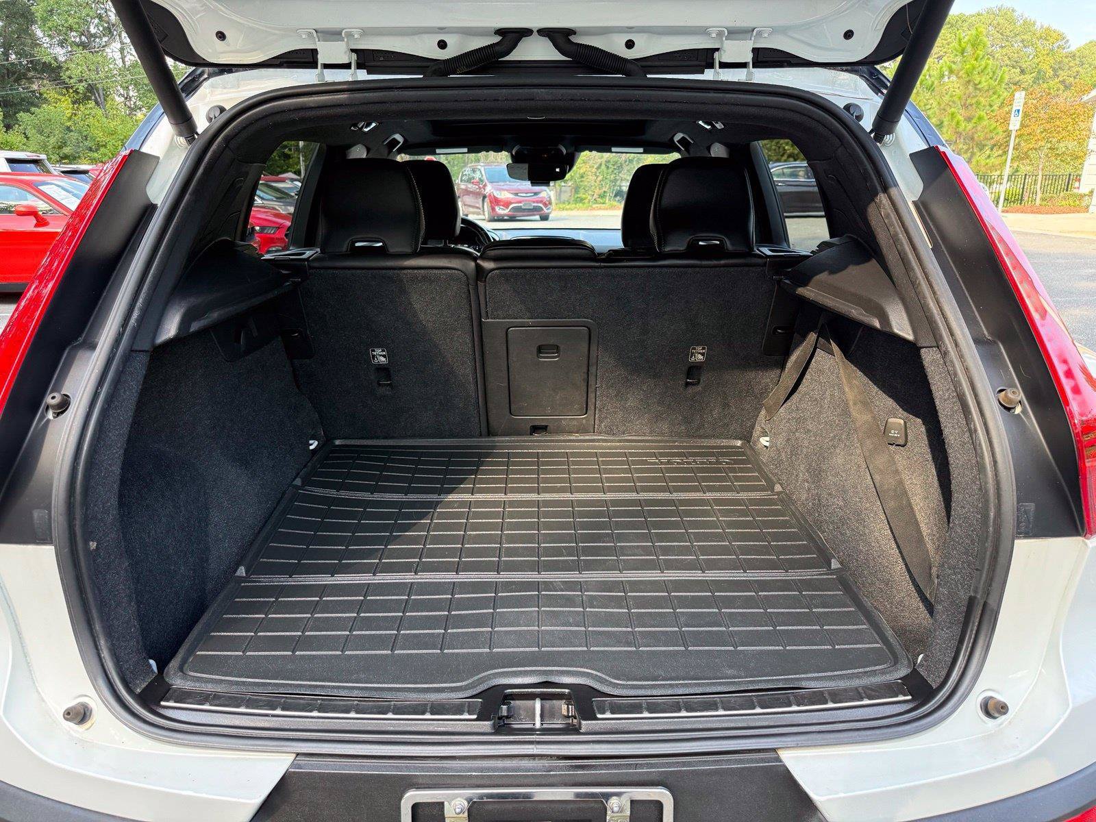 Used 2019 Volvo XC40 T5 R-Design AWD/4WD image 11