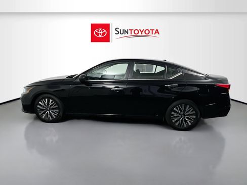 Used 2024 Nissan Altima 2.5 SV FWD image 7