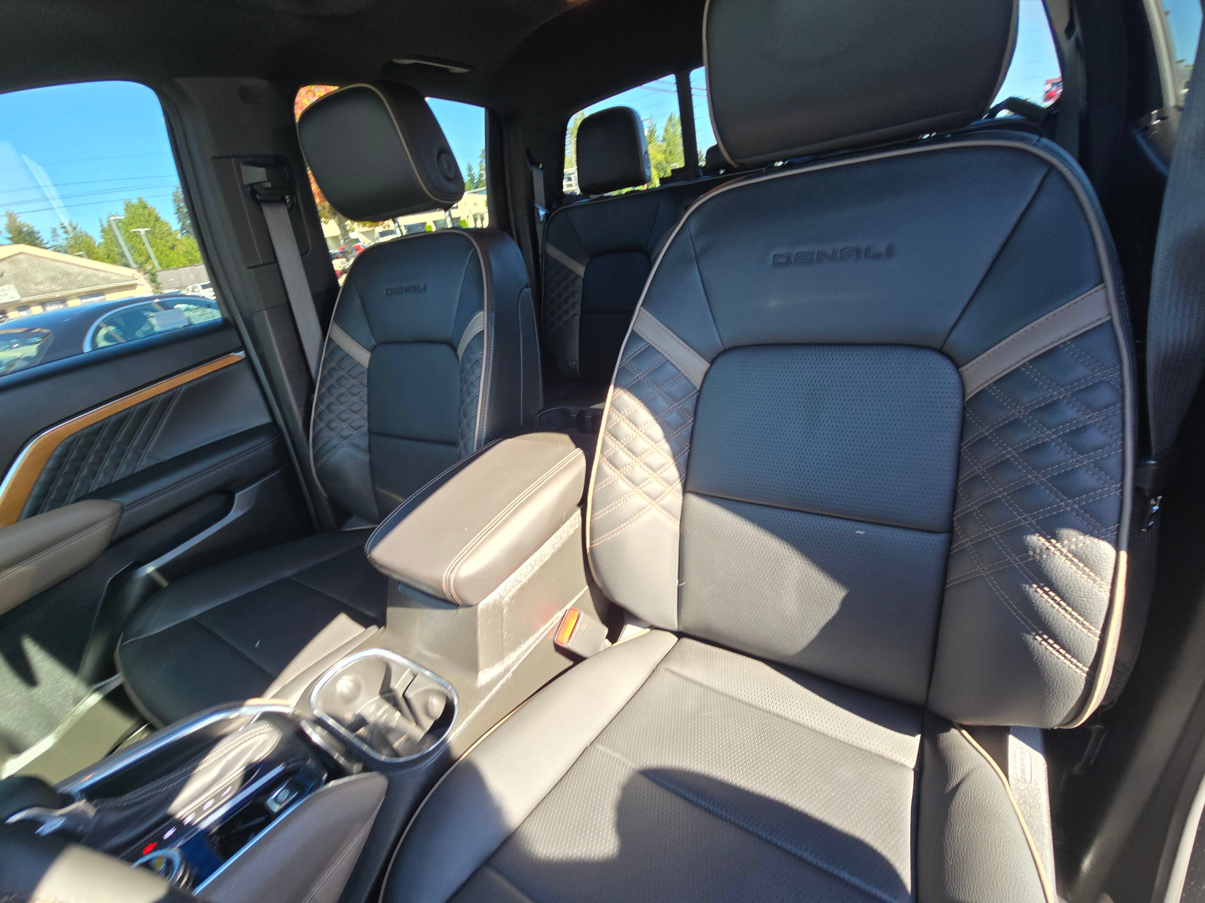 Used 2023 GMC Canyon Denali w/ Denali Black Edition AWD/4WD image 22