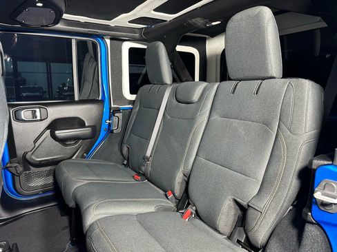 Used 2024 Jeep Wrangler Unlimited Sport image 17