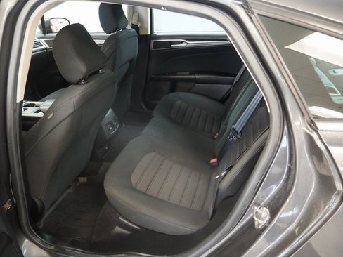 Used 2020 Ford Fusion SE image 21