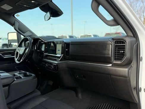 Used 2025 Chevrolet Silverado 2500 LT w/ Convenience Package image 18