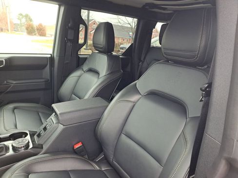 New 2025 Ford Bronco Badlands w/ Sasquatch Package image 7