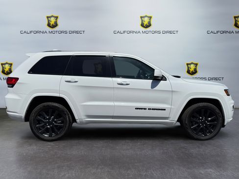 Used 2017 Jeep Grand Cherokee Altitude RWD image 6