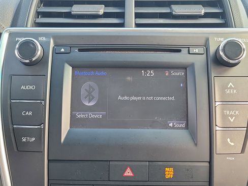 Used 2016 Toyota Camry LE image 17