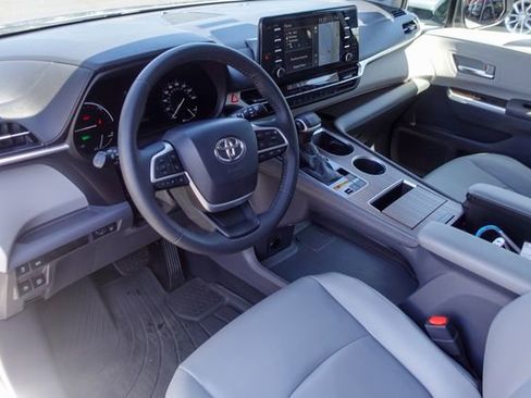 Certified 2021 Toyota Sienna XLE w/ XLE Plus Package AWD/4WD image 12