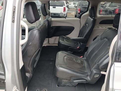 Used 2018 Chrysler Pacifica Limited FWD image 10