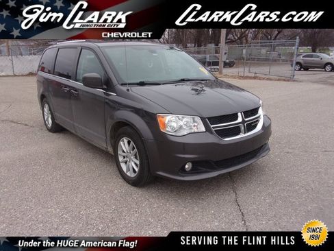Used 2019 Dodge Grand Caravan SXT image 1