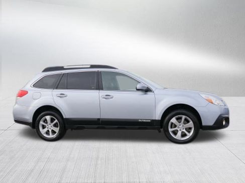 Used 2014 Subaru Outback 2.5i Limited image 2