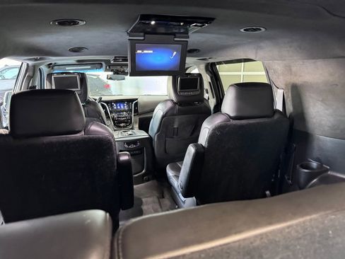 Used 2017 Cadillac Escalade ESV Platinum image 18