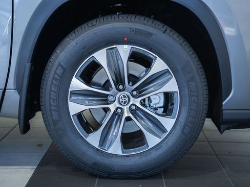 New 2026 Toyota Highlander XLE AWD/4WD image 17
