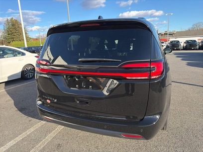 New 2026 Chrysler Pacifica Select w/ S Appearance Package