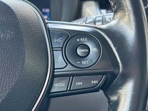 Used 2022 Toyota Corolla Cross LE image 32